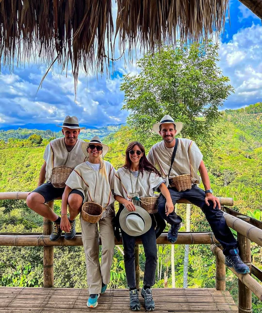 Plan Valle de cocora, filandia con monos, cafe y termales