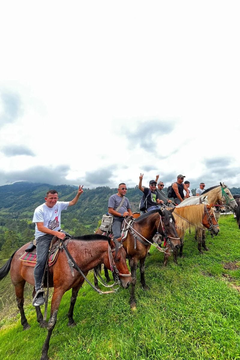 Cabalgata a los Bosques Mágicos y Cascada Santa Rita